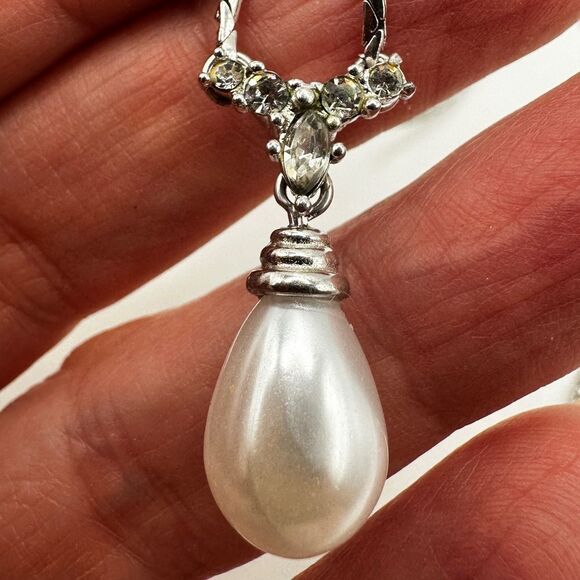 Vintage Christian Dior Faux Pearl and rhinestone drop necklace in silver tone! - Picture 12 of 16